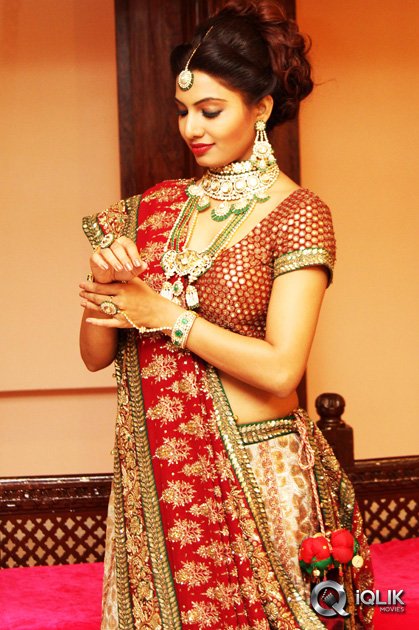 Avani-Modi-at-Catalogue-Shoot-For-Heritage-Jewellery-Brand-Rodasi
